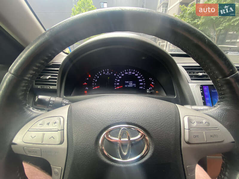 Седан Toyota Camry 2010 в Києві