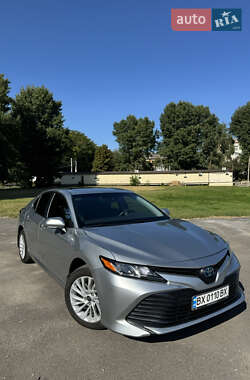 Седан Toyota Camry 2018 в Хмельницком