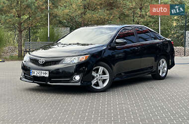 Седан Toyota Camry 2013 в Рівному