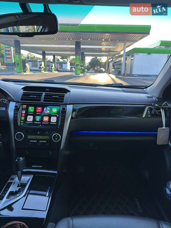 Седан Toyota Camry 2012 в Кривому Розі
