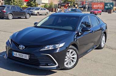 Седан Toyota Camry 2021 в Киеве