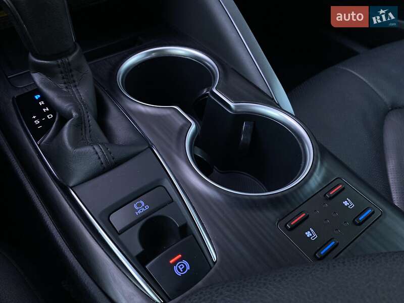 Седан Toyota Camry 2021 в Одессе