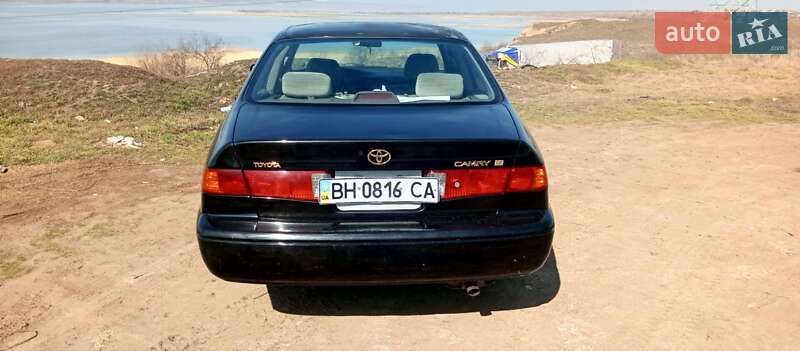 Седан Toyota Camry 2000 в Житомирі