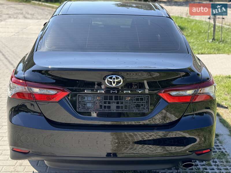 Седан Toyota Camry 2021 в Львові