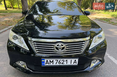 Седан Toyota Camry 2014 в Черновцах