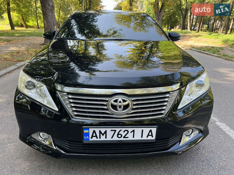 Седан Toyota Camry 2014 в Черновцах