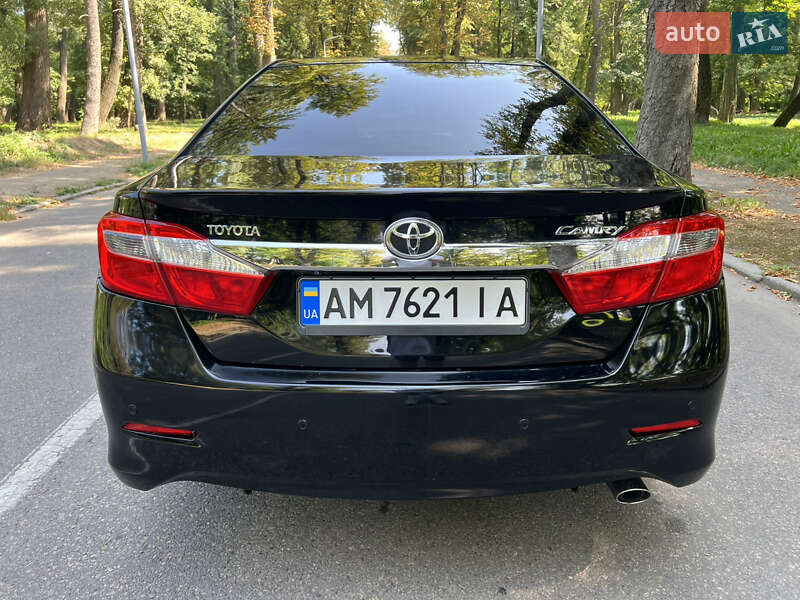 Седан Toyota Camry 2014 в Черновцах