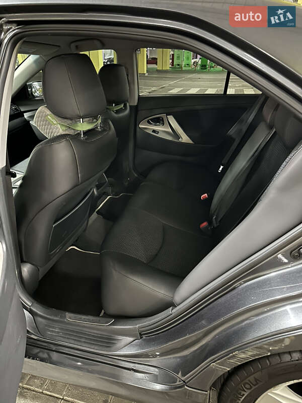 Седан Toyota Camry 2009 в Києві