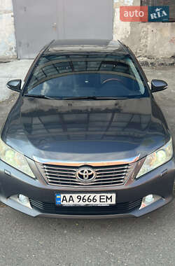 Седан Toyota Camry 2012 в Киеве