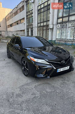 Седан Toyota Camry 2018 в Дніпрі