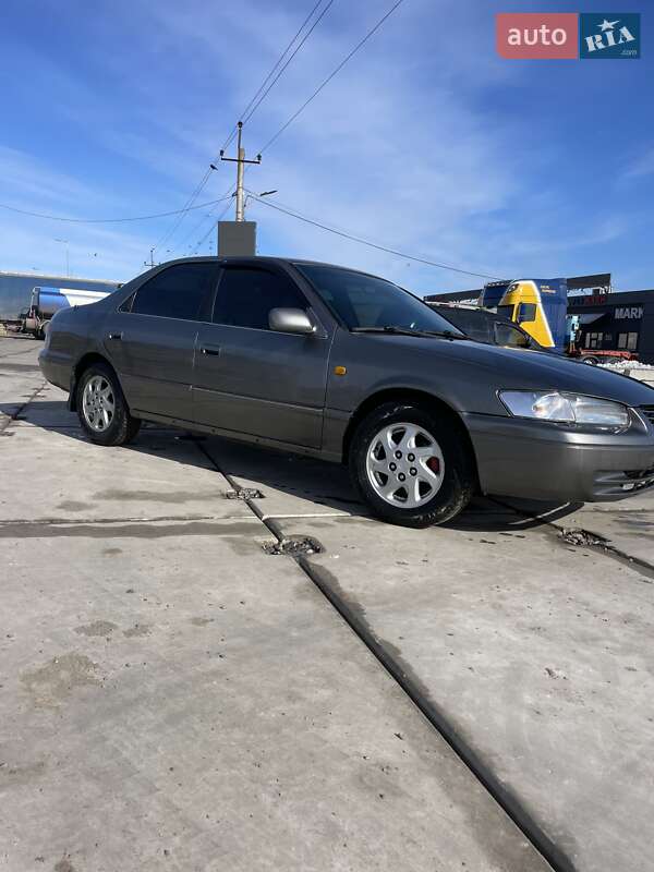 Седан Toyota Camry 1997 в Сараті фото 3 Седан Toyota Camry 1997 в Сараті