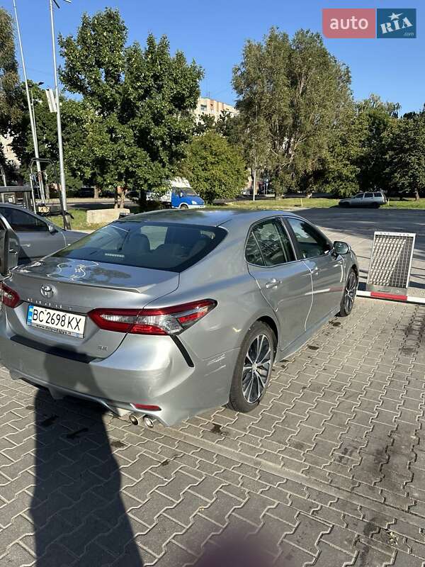Седан Toyota Camry 2018 в Львові