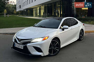 Седан Toyota Camry 2018 в Львове