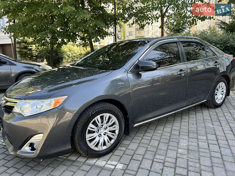 Седан Toyota Camry 2011 в Івано-Франківську