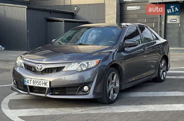 Седан Toyota Camry 2014 в Ивано-Франковске