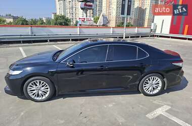 Седан Toyota Camry 2019 в 