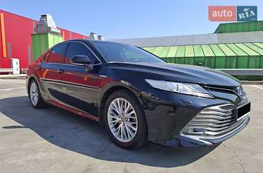 Седан Toyota Camry 2019 в Києві