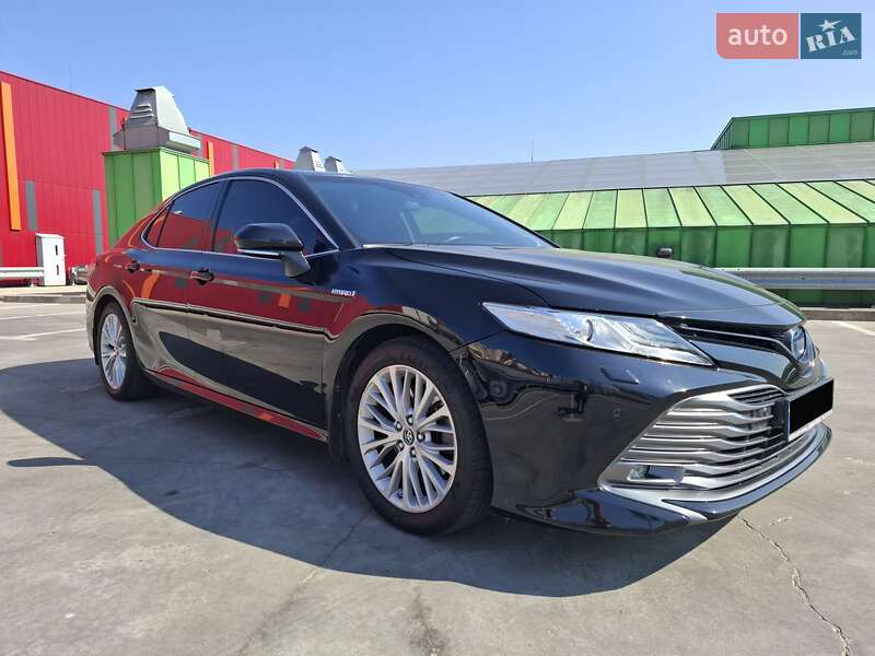 Седан Toyota Camry 2019 в 