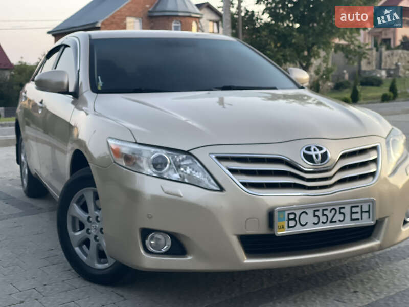 Седан Toyota Camry 2009 в Самборі