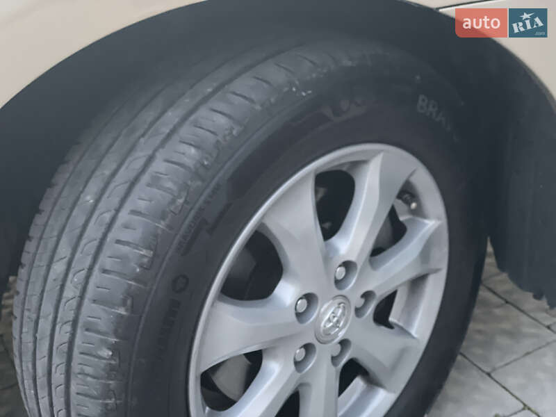 Седан Toyota Camry 2009 в Самборі