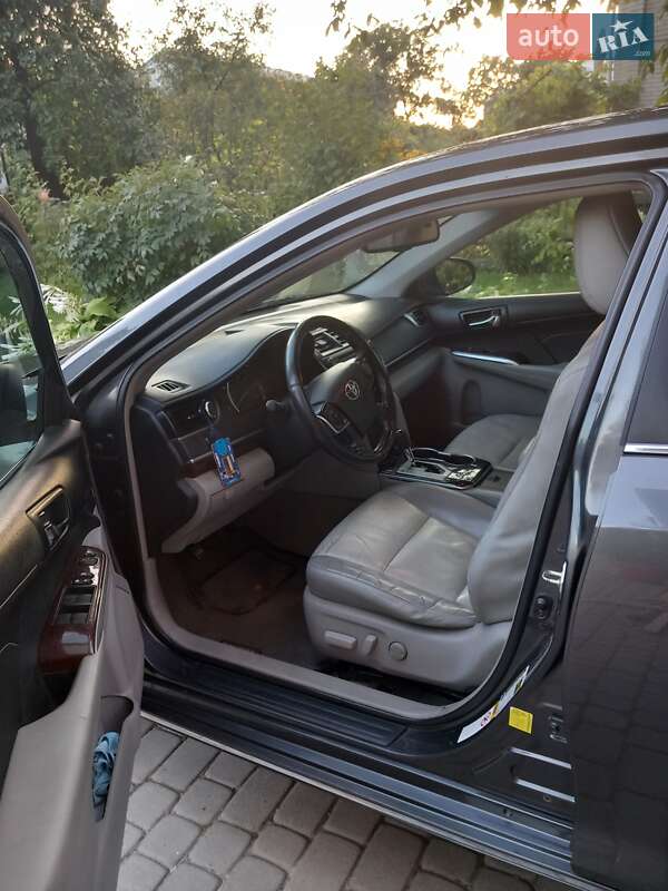 Седан Toyota Camry 2013 в Золочеве