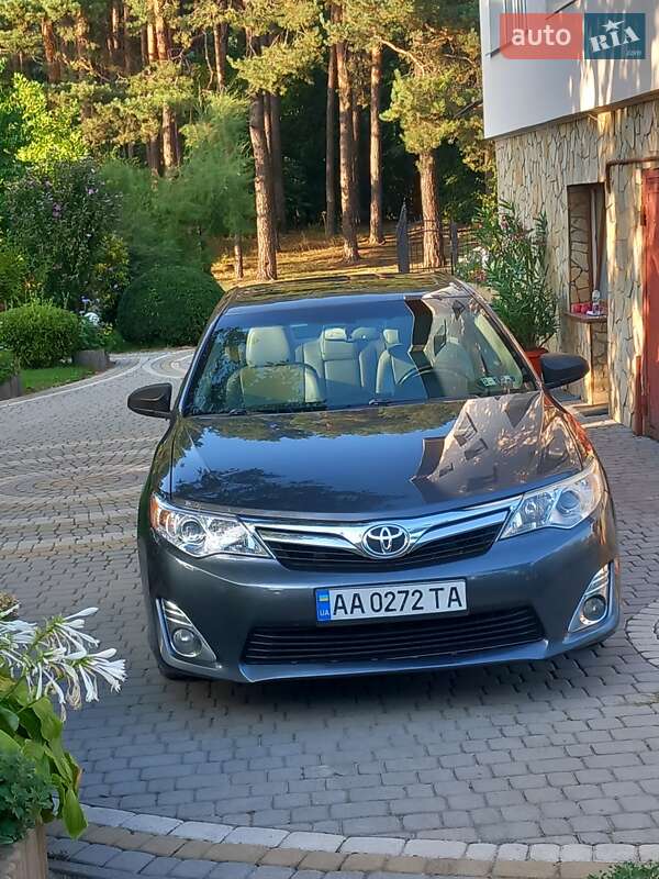 Седан Toyota Camry 2013 в Золочеве
