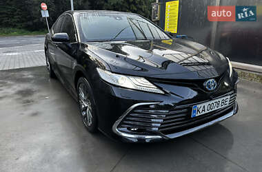 Седан Toyota Camry 2023 в 