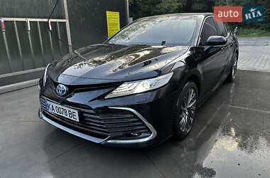 Седан Toyota Camry 2023 в 