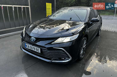 Седан Toyota Camry 2023 в 