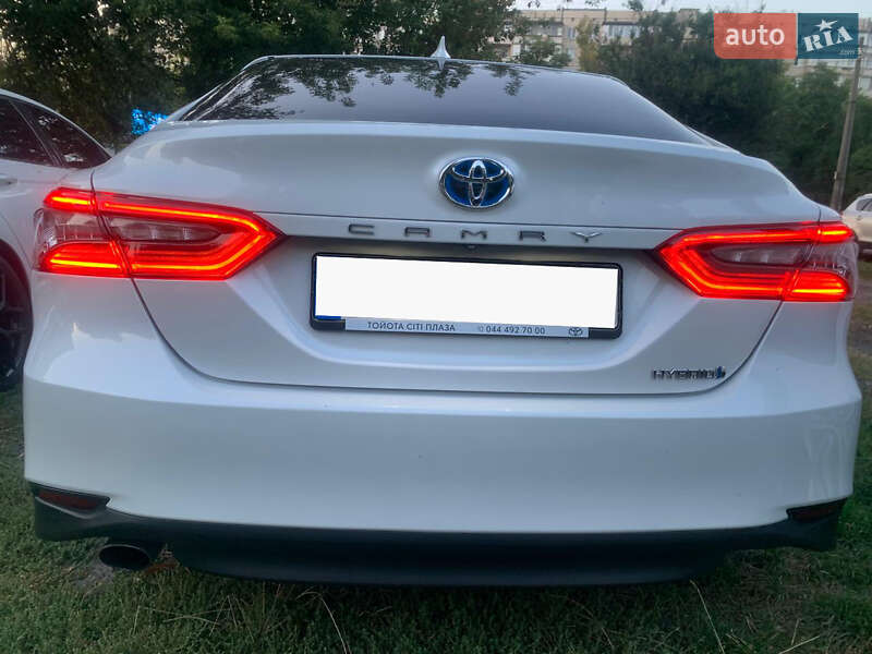 Седан Toyota Camry 2021 в Киеве