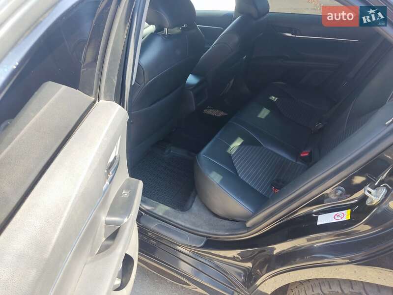 Седан Toyota Camry 2019 в Сумах