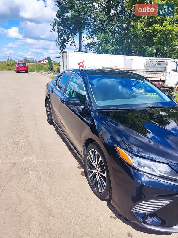 Седан Toyota Camry 2019 в Сумах