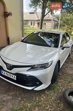 Седан Toyota Camry 2018 в Днепре