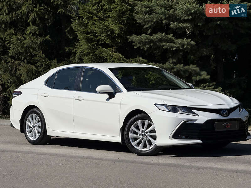 Седан Toyota Camry 2021 в Тернополе