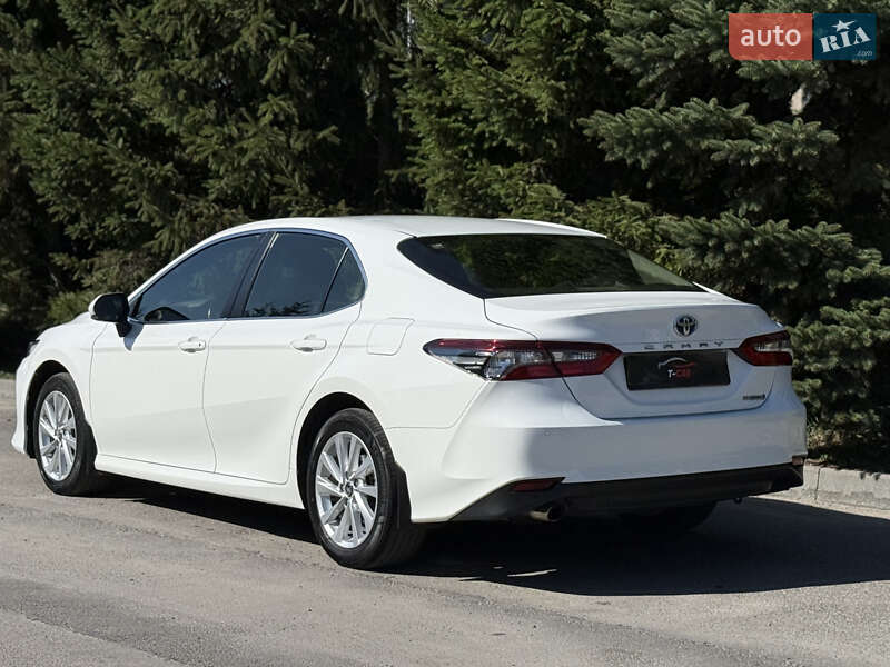 Седан Toyota Camry 2021 в Тернополе