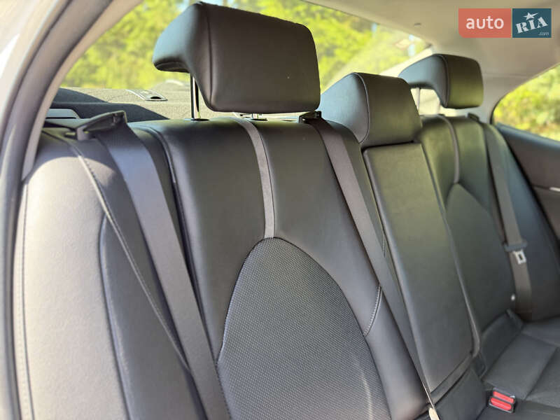 Седан Toyota Camry 2021 в Тернополе