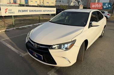 Седан Toyota Camry 2016 в Києві