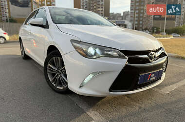 Седан Toyota Camry 2016 в Киеве