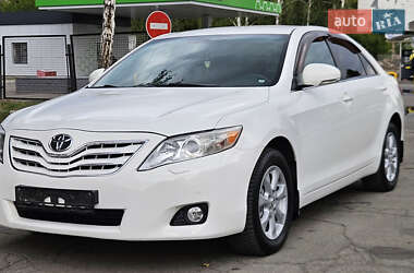 Седан Toyota Camry 2011 в Жовтих Водах