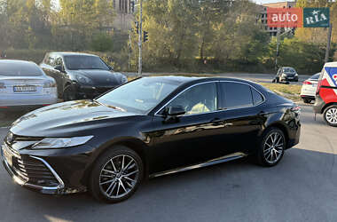 Седан Toyota Camry 2022 в Киеве