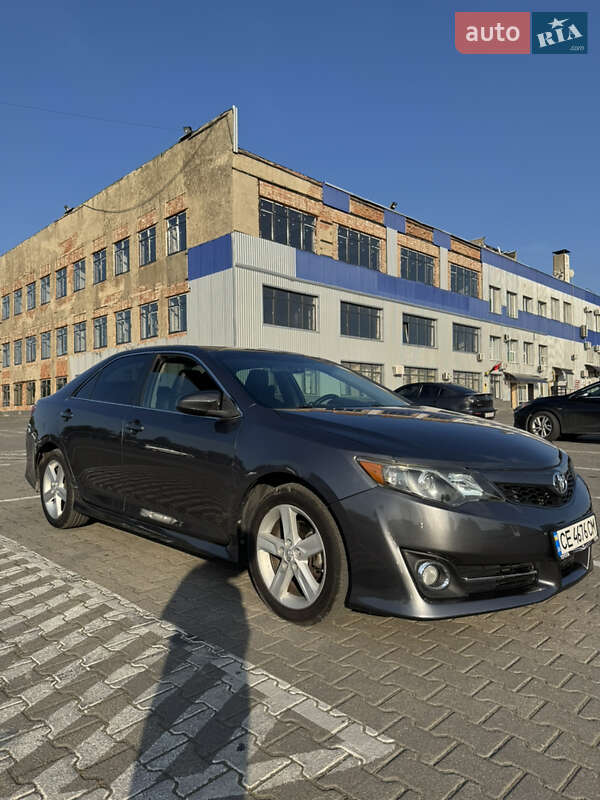 Седан Toyota Camry 2013 в Черновцах