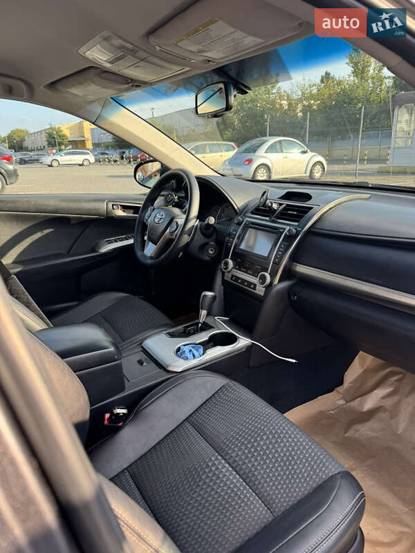 Седан Toyota Camry 2013 в Черновцах