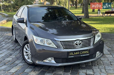 Седан Toyota Camry 2011 в Киеве