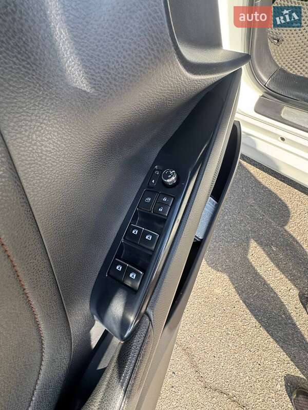 Седан Toyota Camry 2018 в Днепре фото 11 Седан Toyota Camry 2018 в Днепре