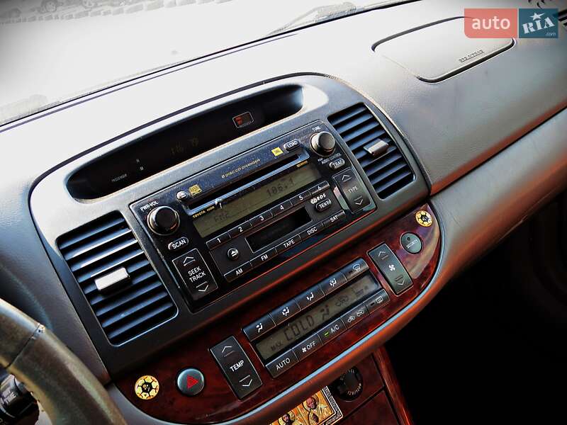 Седан Toyota Camry 2004 в Черкасах