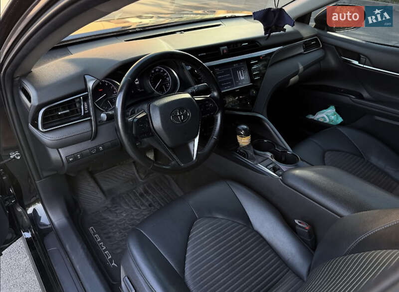Седан Toyota Camry 2020 в Дніпрі