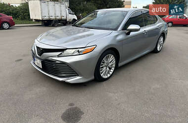 Седан Toyota Camry 2019 в Києві