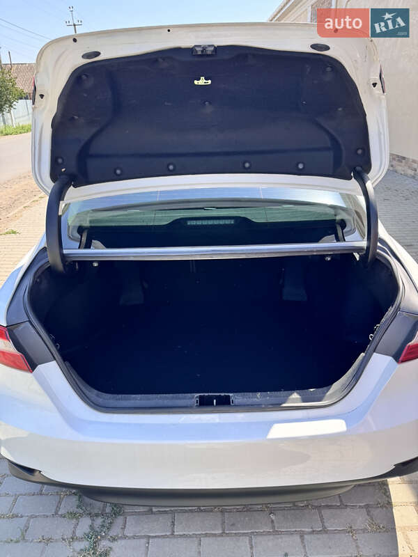 Седан Toyota Camry 2018 в Одессе