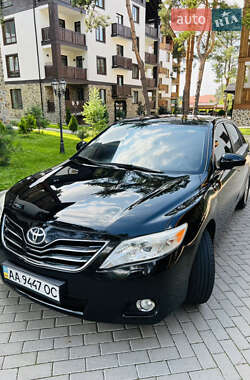 Седан Toyota Camry 2010 в Киеве