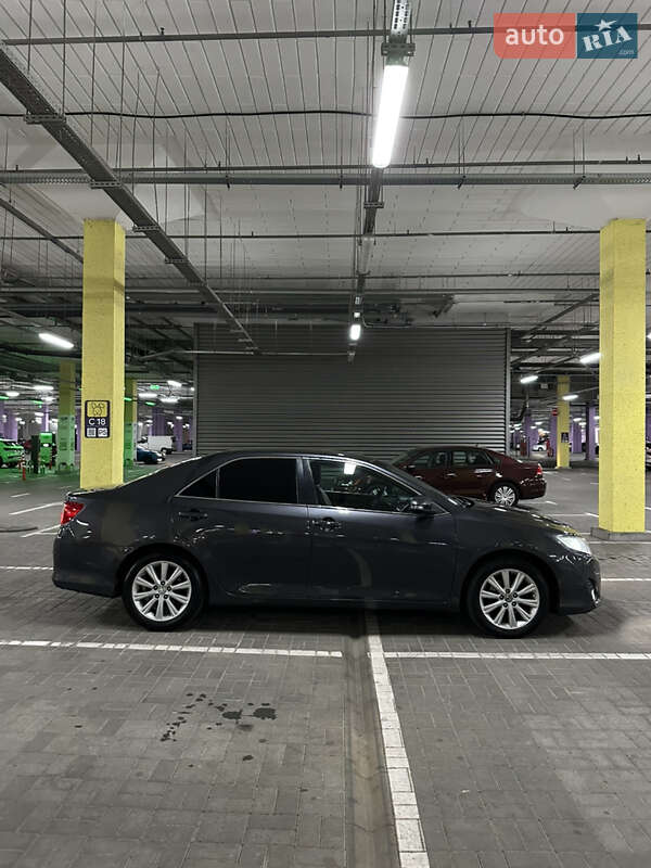 Седан Toyota Camry 2015 в Львове